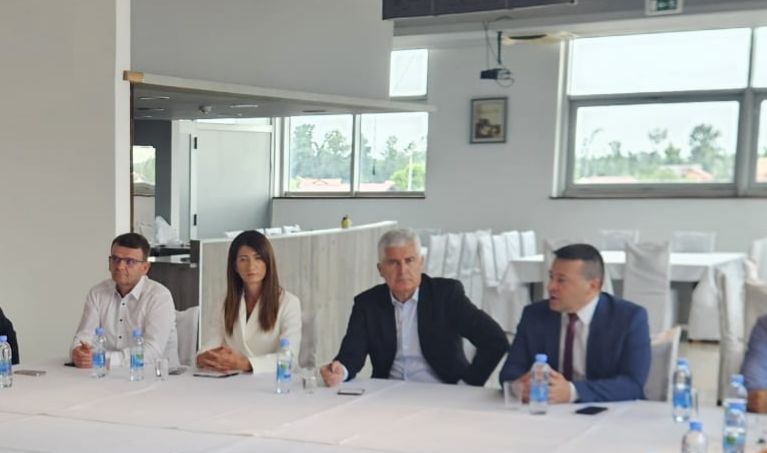 Održan sastanak predsjednika Čovića s OO HDZ BiH u Domaljevcu-Šamcu