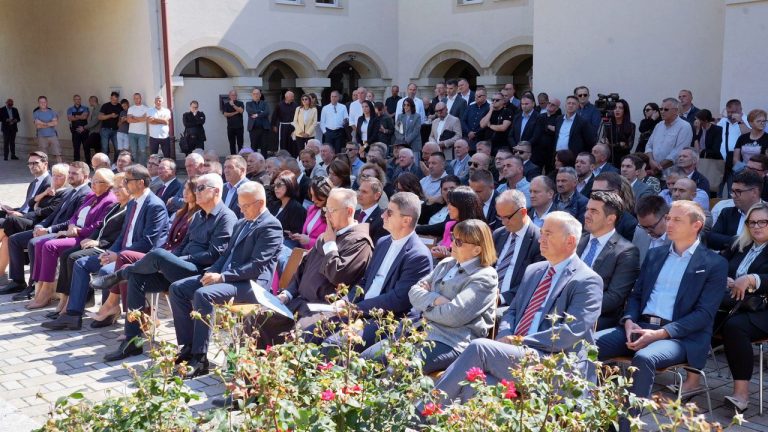 Svečano potpisivanje ugovora za programe i projekte Hrvata u BiH u Gučoj Gori