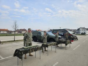 Pripadnici OS BiH izložili vojna vozila i opremu srednjoškolcima ŠC fra Martina Nedića u Orašju