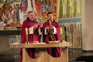 SNAŽNE PORUKE O MIRU I OPROSTU: TRODNEVNA DUHOVNA OBNOVA OKUPILA HRVATE U GIESSENU, KLOPPENHEIMU I NIDDI