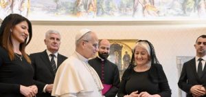 Krišto, Čović, Filipović, Brkić sa Svetim Ocem: Ohrabruje spoznaja da se pogledi Vatikana na budućnost BiH podudaraju s ciljevima hrvatskih predstavnika. Papu pozvali u Mostar i BiH