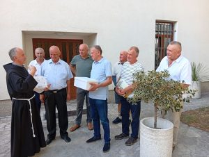 DRAGOVOLJCI DOMOVINSKOG RATA U POSJETU ŠIROKOBRIJEŠKOM FRANJEVAČKOM SAMOSTANU